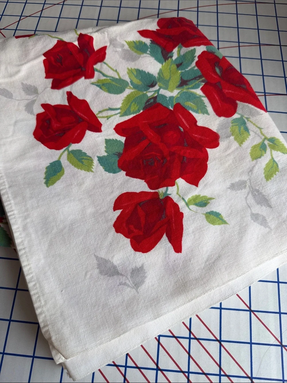 Vintage Red Rose Floral Tablecloth 44” Square Cotton Cottage Farmhouse